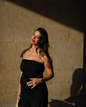 Alia Chergui Instagram - Shooting grossesse 🤰🏻