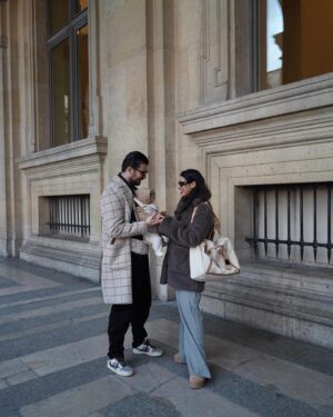 Alia Chergui Instagram - Une belle balade en famille avec le porte bébé @najell_official 
Il est confortable et fait avec de super matériaux on l’utilise autant à la maison qu’en sortie 🤍 
On l’aime trop avec @alisunaoff 

Collaboration commerciale