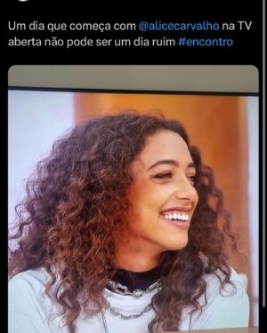 Alice Carvalho Instagram - um encontro na @tvglobo pra falar de joaninha e de #renascer. obrigada pelo convite, pessoal! muito especial pra mim e pra minha gente! @patriciapoeta, @val.assim y @tati! 

salve @grafithoficial, salve RN. 🙏🏾🔥

styling: @jaiarafontes y assistencia de @luisa__nascim 
acessórios: @hectoralbertazzi
t-Shirt: @acervodaspiorais   @wandalo_
calça: @pornograffiti 
tênis: @santa_lolla
assessoria: @estarcomunicacao