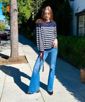 Alice Evans Instagram - Quick groceries run - but make it fashion! 

Swipe all the way right for the oh so cute little helper! 

#ellabetsi
#elsiemarigold 
#traderjoes 

Ella is wearing a top from Zara - almost vintage - prob about 10 years old; Yanulk jeans with front and back pockets from 2003; vintage Chanel black flats from the 1990s. ( I think!) 

Elsie is wearing her old navy leggings from a few days ago; her fave t-shirt and her vans. Cos that’s the way she rolls. 😍

Thank you for indulging me! 

❤️❤️❤️❤️❤️❤️❤️❤️❤️