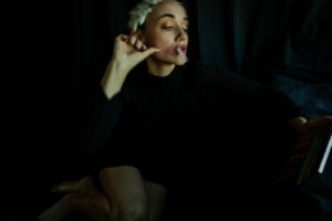 Alice Kremelberg Instagram - Channeling grey gardens with the absolute gem 📸 @jenfairchild_com