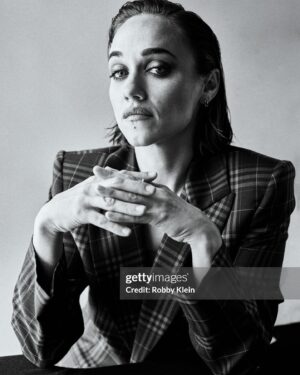 Alice Kremelberg Instagram - Photo dump part one 🖤
📸 @robbysphotos 
Mua @robrumseymua 
Hair @christianmarc 
Suit @viviennewestwood
#tca #renegadenell