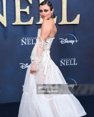 Alice Kremelberg Instagram - We have fun 🖤
@disneyplusuk #renegadenell 

Style @brianmeller 
@ron.dadon  @simonerocha_ 
Mua @charlotteyeomansmakeup 
Hair @zateeshahairstylist
