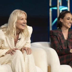 Alice Kremelberg Instagram - just the start ♥️ love these two so much ♥️
(Lots of joy making the journalists laugh after we were told they’re not really meant to) 
@louisadodgeharland @joelyrichardsonsinsta 
.
.
MUA @robrumseymua 
HAIR @christianmarc 
@disneyplus #renegadenell @lookoutpointtv @bbcstudios #tca