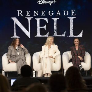 Alice Kremelberg Instagram - just the start ♥️ love these two so much ♥️
(Lots of joy making the journalists laugh after we were told they’re not really meant to) 
@louisadodgeharland @joelyrichardsonsinsta 
.
.
MUA @robrumseymua 
HAIR @christianmarc 
@disneyplus #renegadenell @lookoutpointtv @bbcstudios #tca