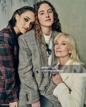 Alice Kremelberg Instagram - 🖤 kickass
.
.
.
#renegadenell @louisadodgeharland @joelyrichardsonsinsta @disneyplus @bbcstudios @lookoutpointtv 
.
.
Mua @robrumseymua 
Hair @christianmarc 
📸 @iheartmaarten
