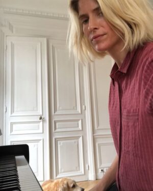 Alice Taglioni Instagram - Petit morceau du jour avec Motus🐶. ❤️AL❤️