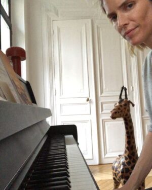 Alice Taglioni Instagram - A la demande générale de moi-même, en présence de girafe cette fois, #inspirationdujour un peu agitée, comme nous tous ces temps-ci je crois ...