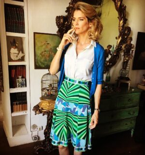 Alice Taglioni Instagram - #lederniervidegrenierdeclairedarling #juliebertuccelli #catherinedeneuve #80s