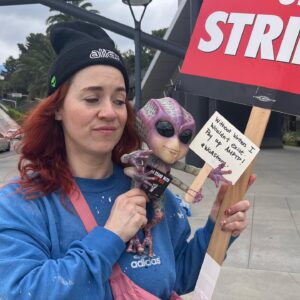 Alice Wetterlund Instagram - @residentalien supporting the writers strike ft. BRIDGET