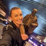 Alice Bendová Instagram - Přátelé, něco se chystá a já jsem sice v jednom kole, ale baví mě to. Moooc. No máte se na co těšit🙏❤️ #tv #televize #novinka #news #work #lovemyjob