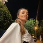 Alice Bendová Instagram - Včerejší noční natáčení. . . No co Vám budu říkat, byla jsem za dámičku a za mršku. @jednarodinaserial @tvnovaofficial @zooz_ie ( kostýmy ) #serial #tv #tvnova #kamera #prace #lovemyjob #myjob #television #jednarodinaserial