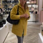Alice Bendová Instagram - Miluju čórovat 😅😅😅. Jenom doufám, že si toho nikdo nevšiml. Jinak takhle už nemám přístup ani sem. Tak levnejm nákupům ZDAR😅👍 #shopping #čórka #čóra #čorkařka #dobajezla