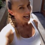 Alice Bendová Instagram - Na toto hubnoucí TRIO od GOLDEN LIFE prostě nedám dopustit. Skvěle doplňuje můj dietní režim a běhání. A co víc si přát, než hubnout i při spánku? A co když cvičíte a určité partie prostě nejdou dolů? A co když máte velké chutě zrovna večer? Se zvýhodněným balíčkem TOP 3 produktů získáte extrémně rychlé hubnutí ve dne i v noci. Díky kombinaci SLIM EXTREME COLLAGEN a SLIM&DETOX POWER budete hubnout dokonce i ve dnech, kdy necvičíte. A jelikož se ví, že večerní chutě jsou někdy nezvladatelné, do balíčku přidali i SLEEP&NIGHT BURN, který potlačí večerní chutě a zrychlí spalování během noci. ‼️‼️SLEVA na eshopu SLEVA 20%- kód ALICE20, DOPRAVA ZDARMA ‼️‼️ #goldenlife #spoluprace #trio