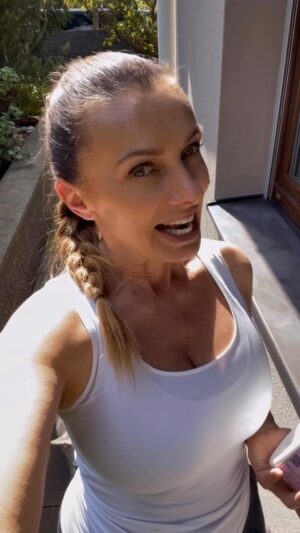 Alice Bendová Instagram - Na toto hubnoucí TRIO od GOLDEN LIFE prostě nedám dopustit. Skvěle doplňuje můj dietní režim a běhání. A co víc si přát, než hubnout i při spánku? A co když cvičíte a určité partie prostě nejdou dolů? A co když máte velké chutě zrovna večer?

Se zvýhodněným balíčkem TOP 3 produktů získáte extrémně rychlé hubnutí ve dne i v noci. Díky kombinaci SLIM EXTREME COLLAGEN a SLIM&DETOX POWER  budete hubnout dokonce i ve dnech, kdy necvičíte. A jelikož se ví, že večerní chutě jsou někdy nezvladatelné, do balíčku přidali i SLEEP&NIGHT BURN, který potlačí večerní chutě a zrychlí spalování během noci.

‼️‼️SLEVA na eshopu   SLEVA 20%- kód ALICE20, DOPRAVA ZDARMA ‼️‼️

#goldenlife #spoluprace #trio