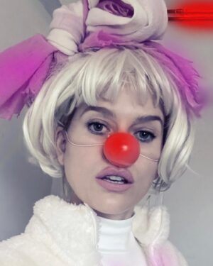 Alice Eve Instagram - CLOWNING AROUND 🤡 

*
*
*
*

I had the most wonderful two weeks with these talented people, learning how to clown. It was a deeply transformative experience and much more emotional than I anticipated. The innocent foundation to the art form allows for a sense of joy to enter the room, and with it, cynicism disappears. When that happens you realize what a cloud of it we live under. I am deeply grateful to Angela De Castro for teaching us that gentle curiosity is the doorway into the present moment; and existing in that state is an art form in itself. @whynotinstitute