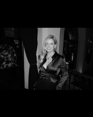 Alice Eve Instagram - Thank you @gregwilliamsphotography. Celebrating the Golden Globes & the wonderful movies this year which have given us so much pleasure to watch & learn from the masters of their craft 🍿