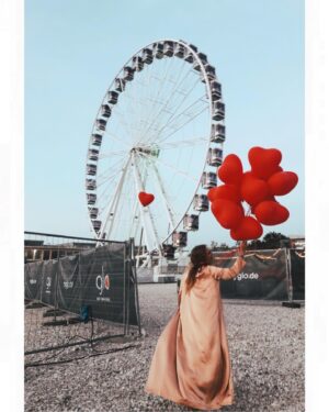 Alicia von Rittberg Instagram - Love is in the air❣️
Again and again bei der Premiere von HELLO AGAIN auf dem @filmfestmunich
und am 17. September im Kino!
❤️
Danke für den unvergesslichen Abend ihr alle! 
•
📷: Wunderkind @emilia.schuele 
Traummantel: @maisonlakatz  und @ttzimmermann