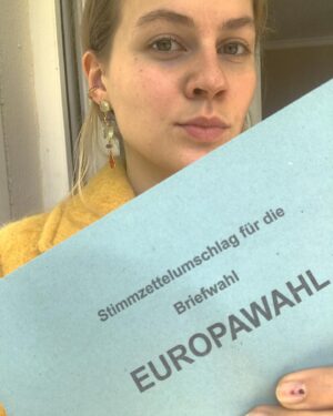 Alicia von Rittberg Instagram - 🇪🇺 Proud to vote for Europe! 
Wir haben eine Stimme! Seit stolz darauf und setzt sie ein! 
26. Mai #europawahl