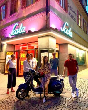 Alicia von Rittberg Instagram - #helloagain Premierenfieber❣️
@emilia.schuele @timolischu @marcachenbach ihr fehlt. 
Aber ab morgen im Kino!