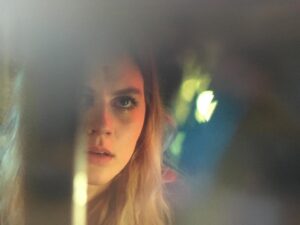 Alicia von Rittberg Instagram - HELLO AGAIN. 
And I can’t wait! 12.08. @filmfestmunich 
💙
📷: @perenmaggie 
Mit: @edin__hasanovic @emilia.schuele @timolischu @samuel.schneider @ninagummich @sommerhaus_filmproduktion @warnerbrosde