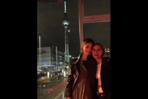 Alicia von Rittberg Instagram - Armani x Berlinale 🧡

@clemensporikys @jannik.schuemann 
@armanibeauty #makeup