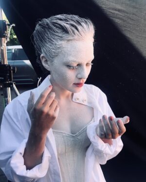 Alicia von Rittberg Instagram - Fairy dust 🧚🏻‍♀️ oder #whenyouforgettoclosethewindowinthecarwash with @tushmagazine and @chanel.beauty 
#tush43 ❣️
📷: @jasminschreiber