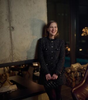 Alicia von Rittberg Instagram - Chanel x Berlinale 🖤
@robinkater @virgile.guinard