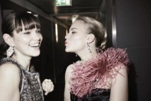 Alicia von Rittberg Instagram - 🌪Dancing through the corridor with @emilia.schuele • #bambi2018 • 📷: @jenskochphoto •
Beautiful dress: @miumiu
& jewelry: @chopard 🙌🏻
👗: @waldberlin 💄: @alleaugenauf 
Danke ❣️