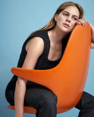 Alicia von Rittberg Instagram - 🦥 Durfte bissi abhäng mit @icon.magazin für HELLO AGAIN. 

By @gregorhohenberg @philippverheyen @daniel.sartore
