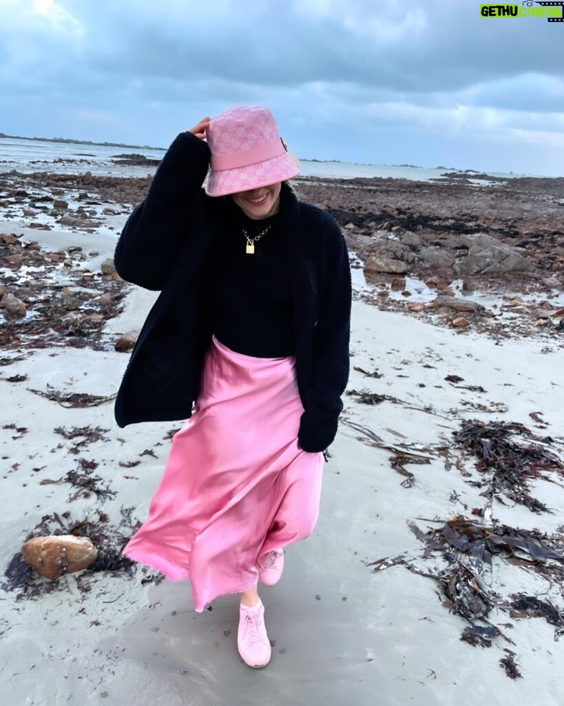 Alicia Agneson Instagram - What did the sea say to the sand…? Thank you for a lovely stay @theclubjersey - for sure not ready to leave the sea wind & salty hair behind