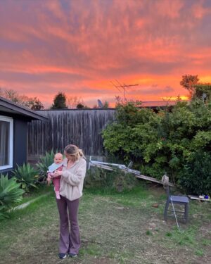 Alicia Banit Instagram - Life lately🤍 (it’s the last pic for me 🥹😯)
I’m also very aware there are no photos of just me and there are currently zero in my camera roll, how times have changed 😂 #mumlife #wouldntchangeathing