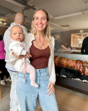 Alicia Banit Instagram - Life lately🤍 (it’s the last pic for me 🥹😯)
I’m also very aware there are no photos of just me and there are currently zero in my camera roll, how times have changed 😂 #mumlife #wouldntchangeathing