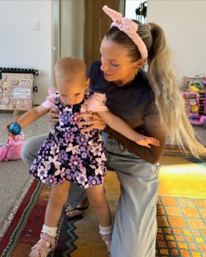 Alicia Banit Instagram - Happy snaps from Easter 🐰 🤍🥹