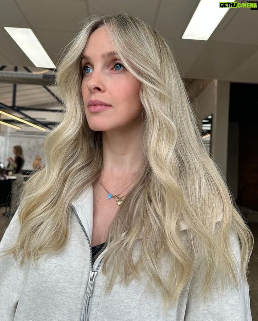 Alicia Banit Instagram - I’ve been a busy little bee but I got my hair done a couple of weeks ago and hey hi wow I love it @lachy_edwardsandco @_edwardsandco