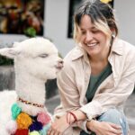 Alicia Jaziz Zapién Instagram - 3 cosas… . 1. Una alpaquita muy hermosa. 2. Otra vez una alpaquita muy hermosa. 3. Una vez más una alpaquita hermosa. . Si llegaste hasta este renglón, deja una alpaquita. . 🦙🦙🦙🦙