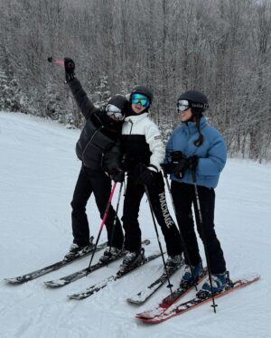 Alicia Moffet Instagram - New passion unlocked 🎿