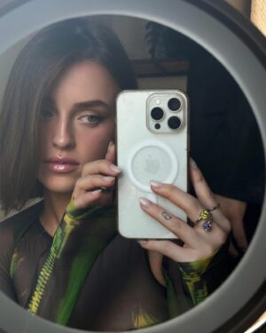 Alicia Moffet Instagram - Thank you so much for having us @armanibeauty @giorgioarmani 🍬