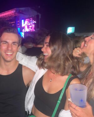 Alicia Sanz Instagram - M a d  C o o l 🐒