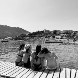 Alicia Sanz Instagram - My tribe y Cadaqués ♥️