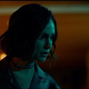 Alicia Sanz Instagram - So excited to share that Simulant will hit Canadian theatres April 7. I had a blast playing Esme and blonde Esme with this cast and crew 💥
#samworthington @simuliu @robbieamell @jordanabrewster directed by @april_mullen