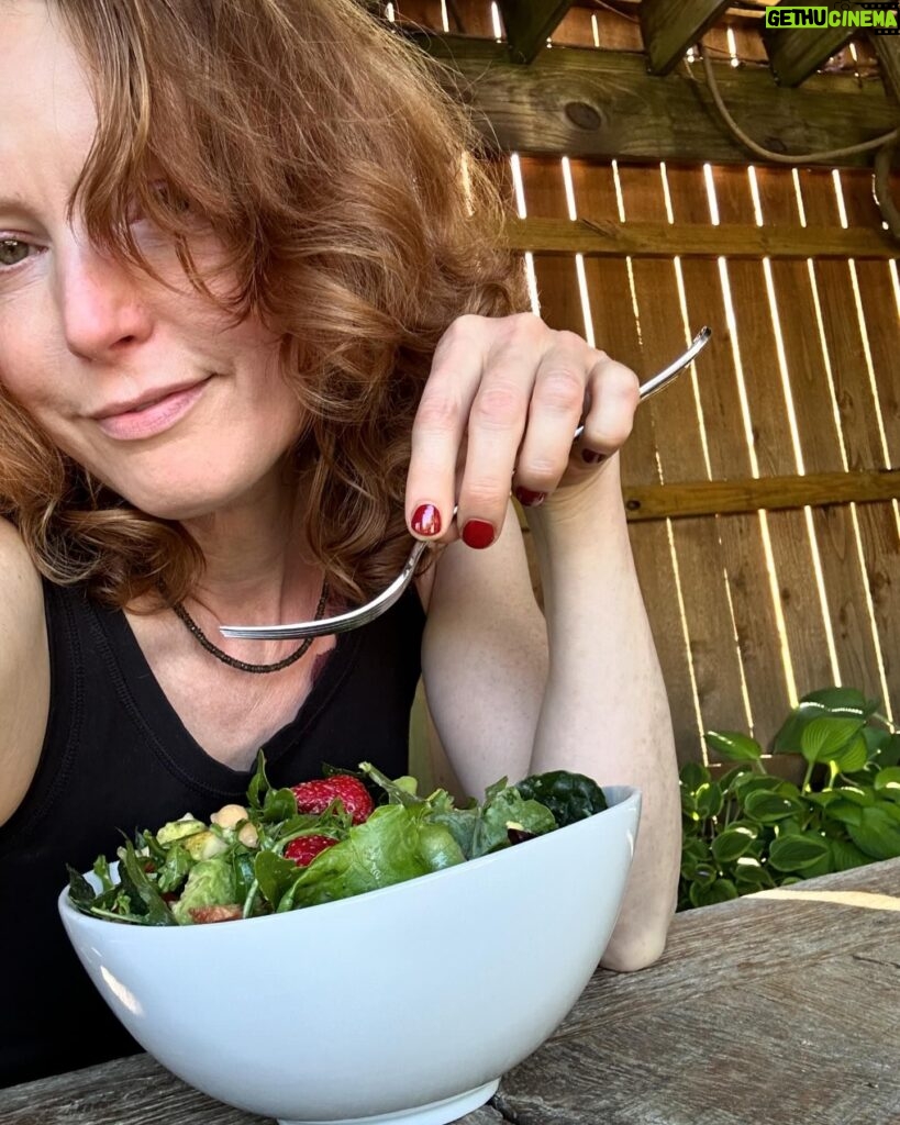 Alicia Witt Instagram - farm to table to belly 🙃