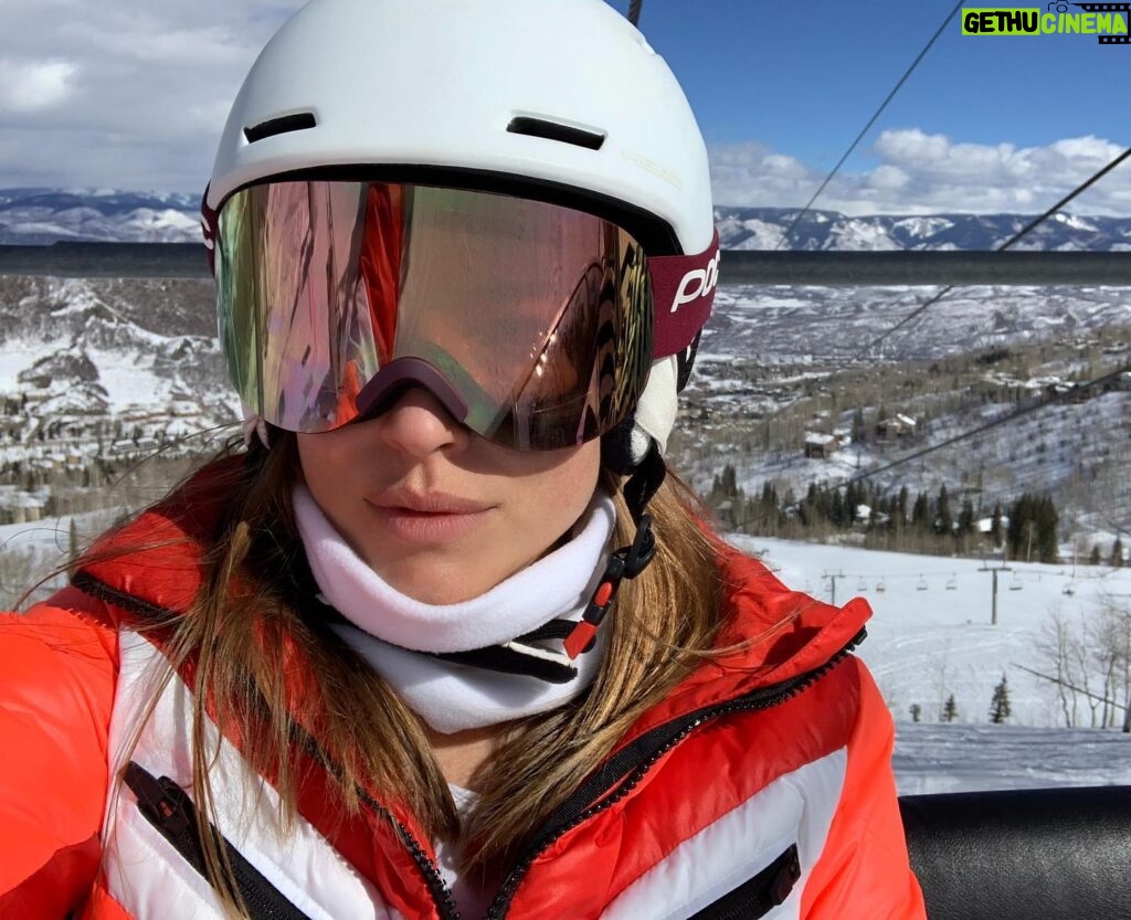 Alicja Bachleda-Curuś Instagram - Pozazdrościłam Wam pięknej zimy w Pl⛷🤍 mountains ☀️#friends #snow