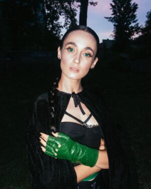 Alina Pash Instagram - Хочеш Босорканю? 💚
Задонать і матимеш доступ до сакрального.

Нині Ми кожен/а якось по-своєму намагаємось допомагати нашому війську. 

Я маю пісню, шо зробила мені добру справу і хочеться аби вона далі працювала на благо. 
Не перший раз мене просять закинути інструментал пісні “Bosorkanya”. 
Тепер його можна офіційно дістати, задонативши туди, куди це зараз найбільш потребується – нашим військовим по всій Україні. 

Кидай скрін із донатом мінімум 888 і діставай доступ до чарівної папки ✨🫶🏻 
Схитриш – прокльон і мінус в карму 👹

А як використовуєте на конкурсах співаючи чи танцюючи, робите кавери або що там ше – не забувайте відмітити авторів:
Alina Pash, Angelina Bukovska, Taras Bazeev.
@angibuko @taras.bazeev 
Се буде дуж благородно 🙏🏼

Пишіть в особисті, yo