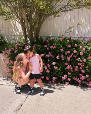 Alisan Porter Instagram - Spring chicks 🐤 🎀💕