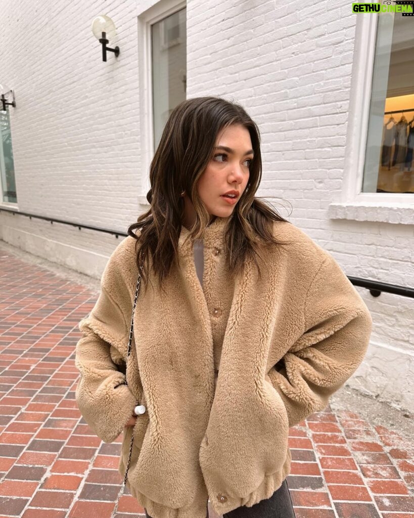 Alisha Newton Instagram - tbh winter can stick around if it means fuzzy coats every day ☺️🧸☁️💕