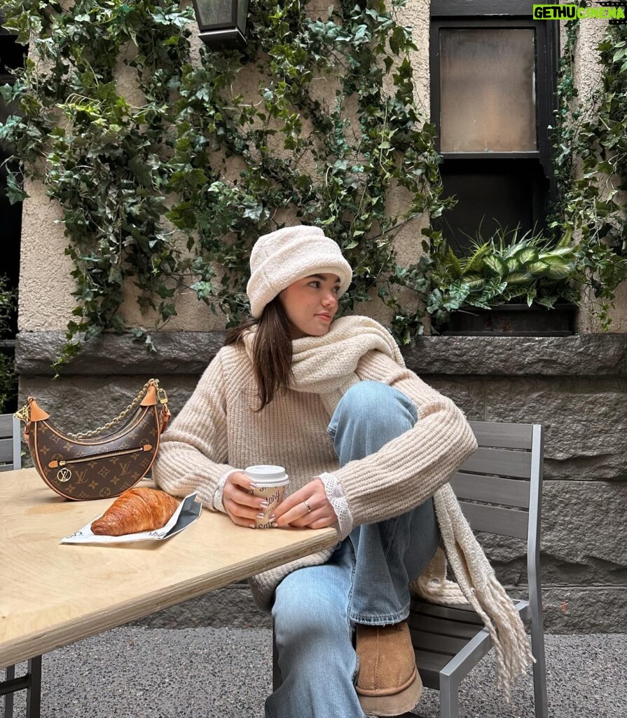 Alisha Newton Instagram - decaf cappuccino croissant combo 🤌🏼🥹