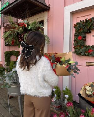 Alisha Newton Instagram - ✨🎀🎄❄️🫶🏼 girly holiday stops in @windsorstore 

#ad