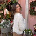 Alisha Newton Instagram – ✨🎀🎄❄️🫶🏼 girly holiday stops in @windsorstore 

#ad