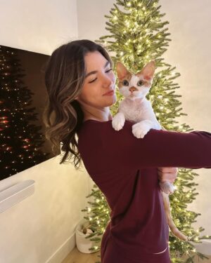 Alisha Newton Instagram - merry christmas ily ✨